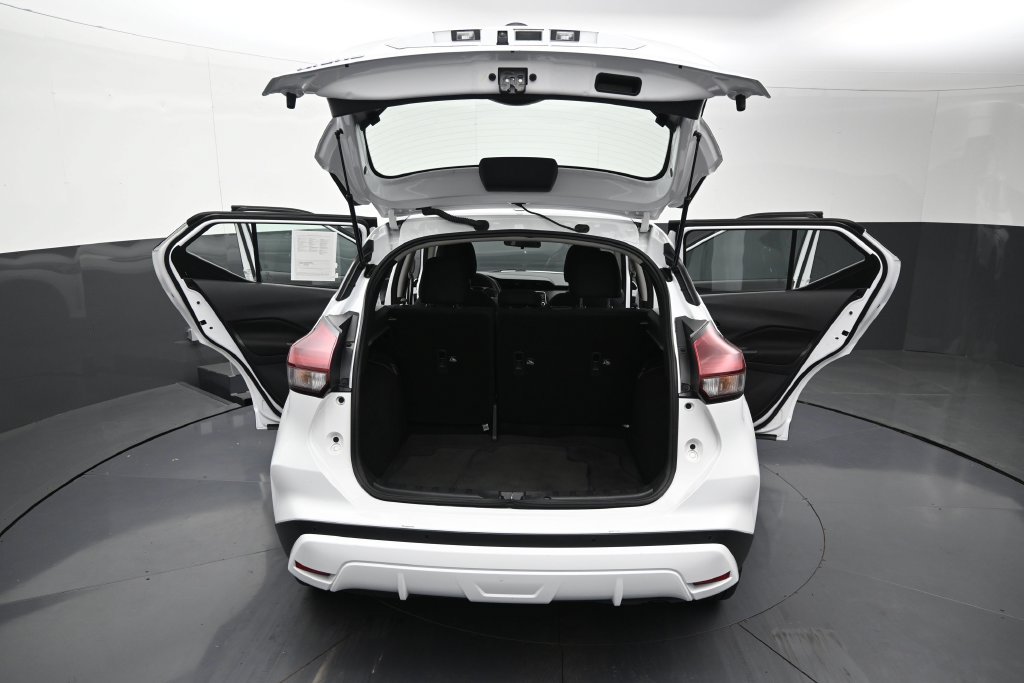 Used 2024 Nissan Kicks S FWD image 4