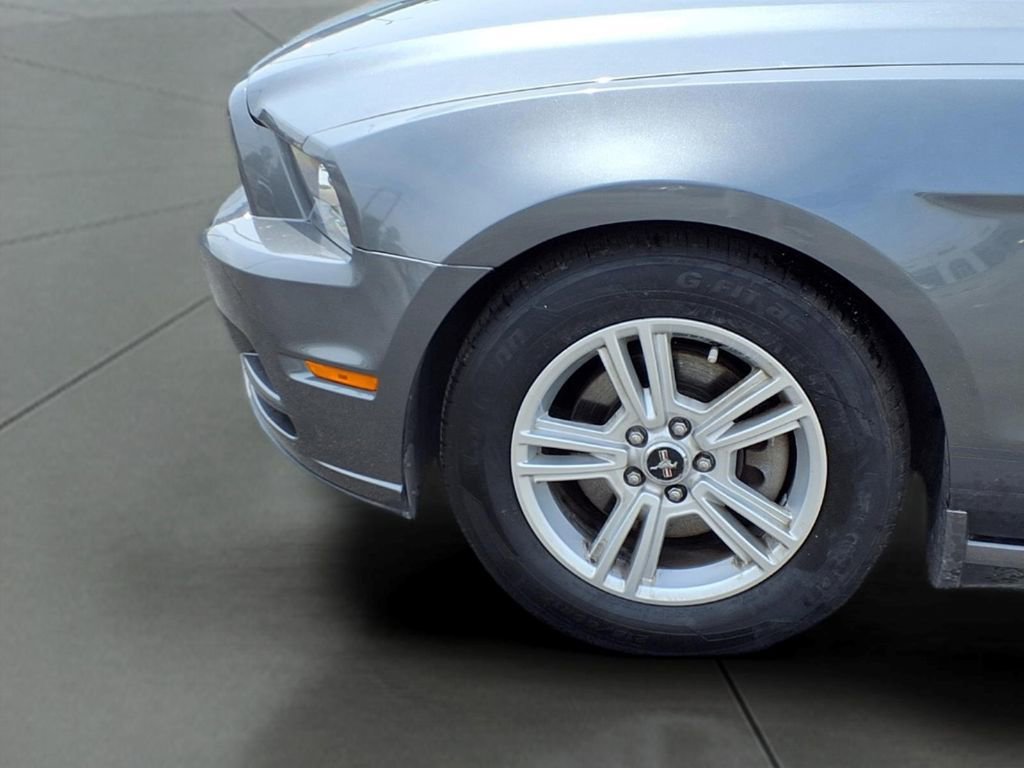 Used 2014 Ford Mustang Convertible RWD image 17