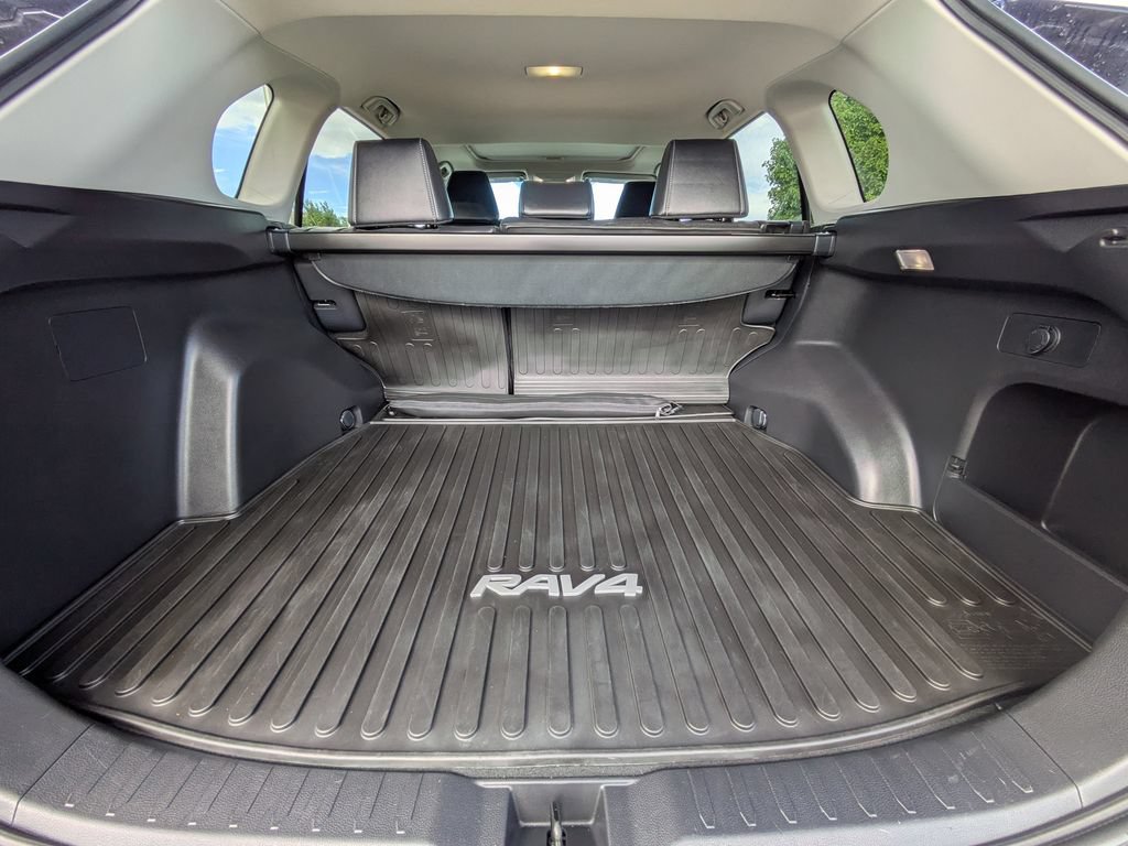 Used 2022 Toyota RAV4 XLE Premium AWD/4WD image 29
