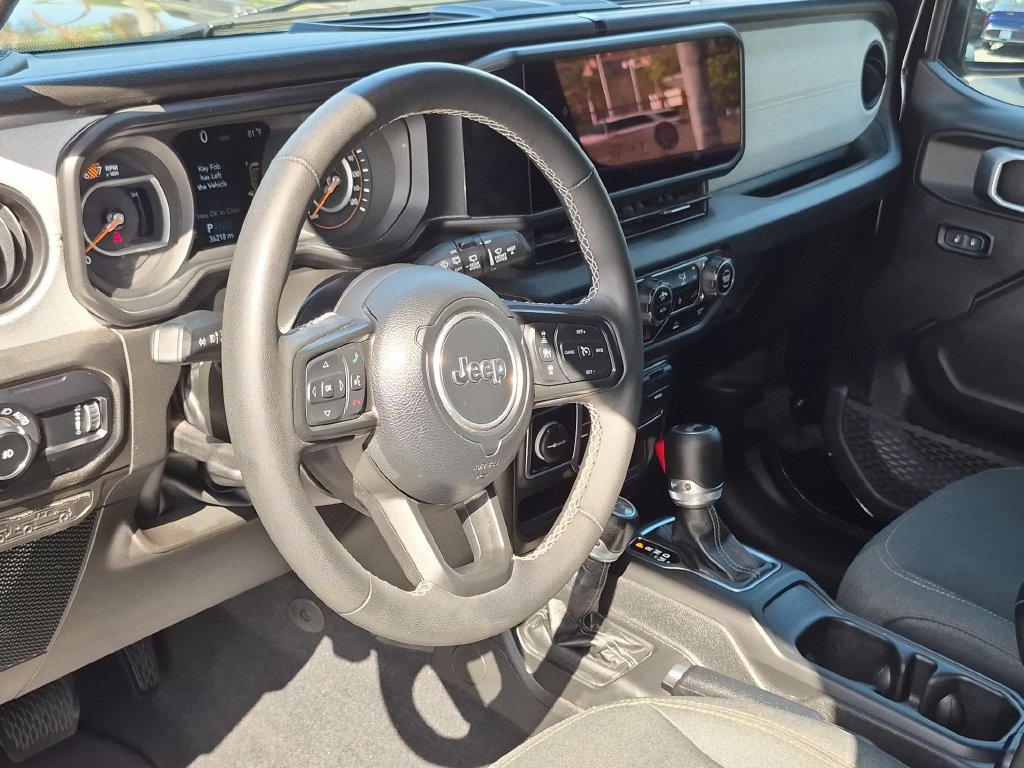 Used 2025 Jeep Wrangler Unlimited Sport AWD/4WD image 15