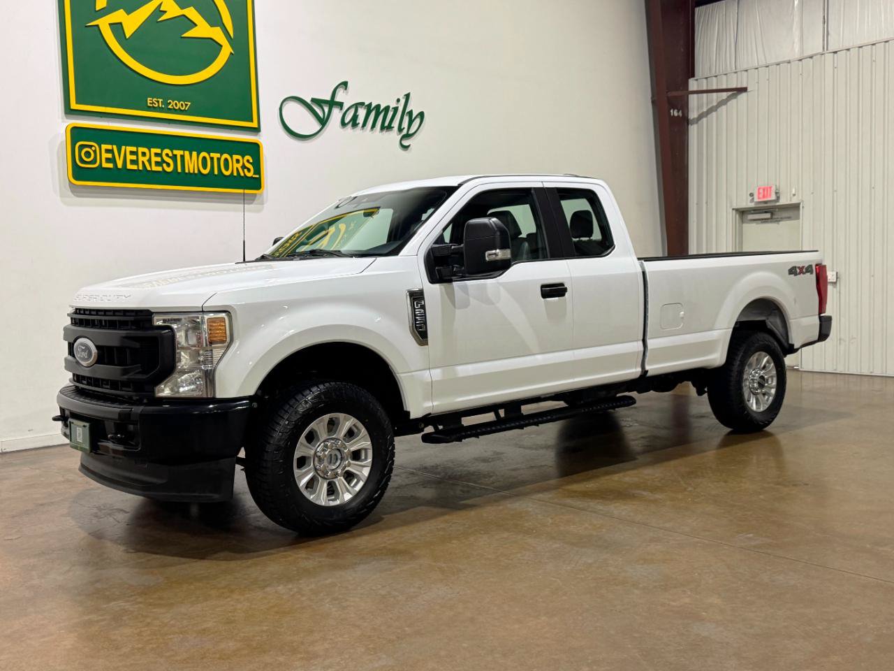 Used 2022 Ford F250 XL w/ Power Equipment Group AWD/4WD image 3