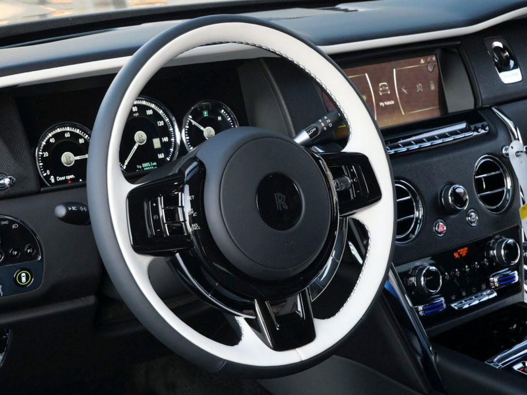 Used 2023 Rolls-Royce Cullinan AWD/4WD image 25