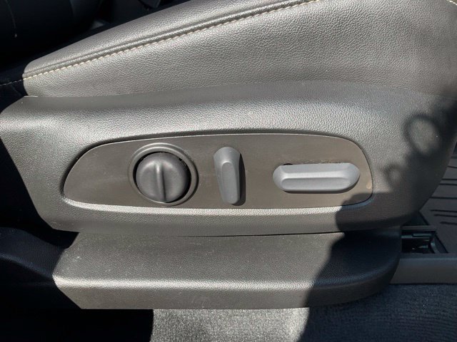 Used 2023 Chevrolet Traverse LT FWD image 22