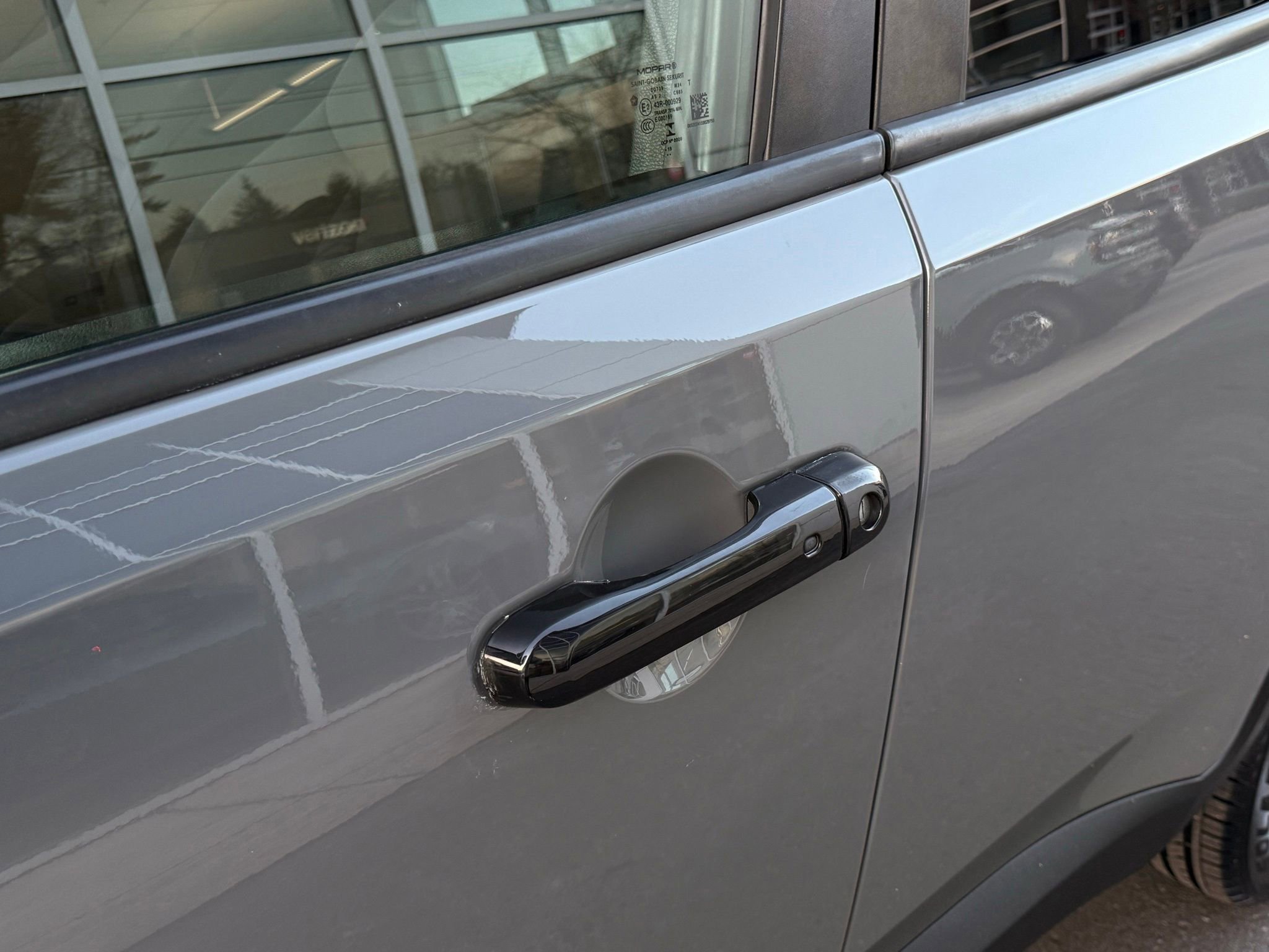 Used 2019 Jeep Renegade Latitude w/ Cold Weather Group image 18