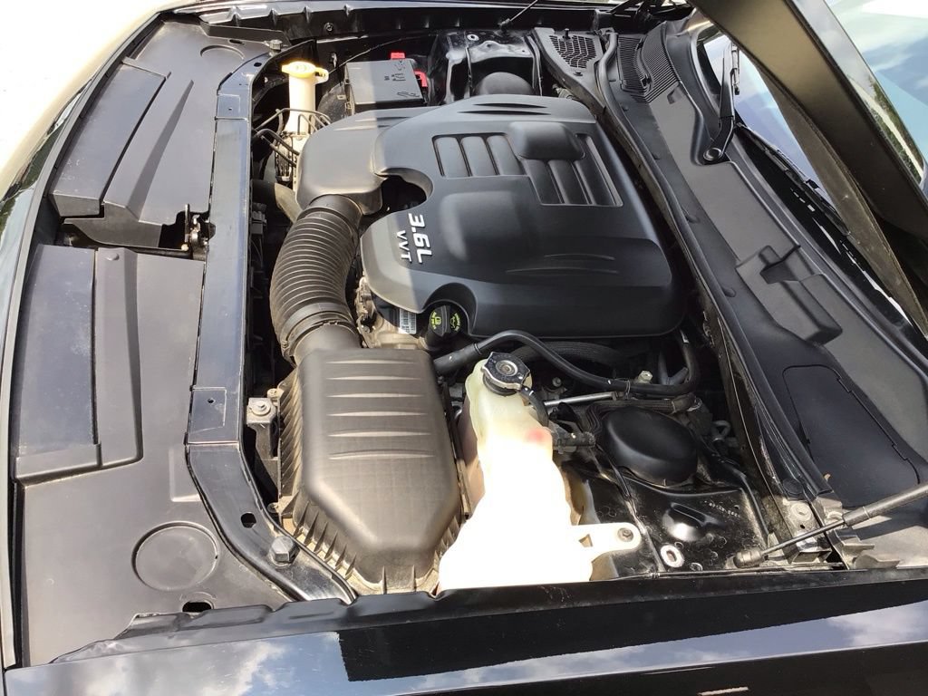 Used 2015 Dodge Challenger SXT Plus w/ Driver Convenience Group RWD image 41