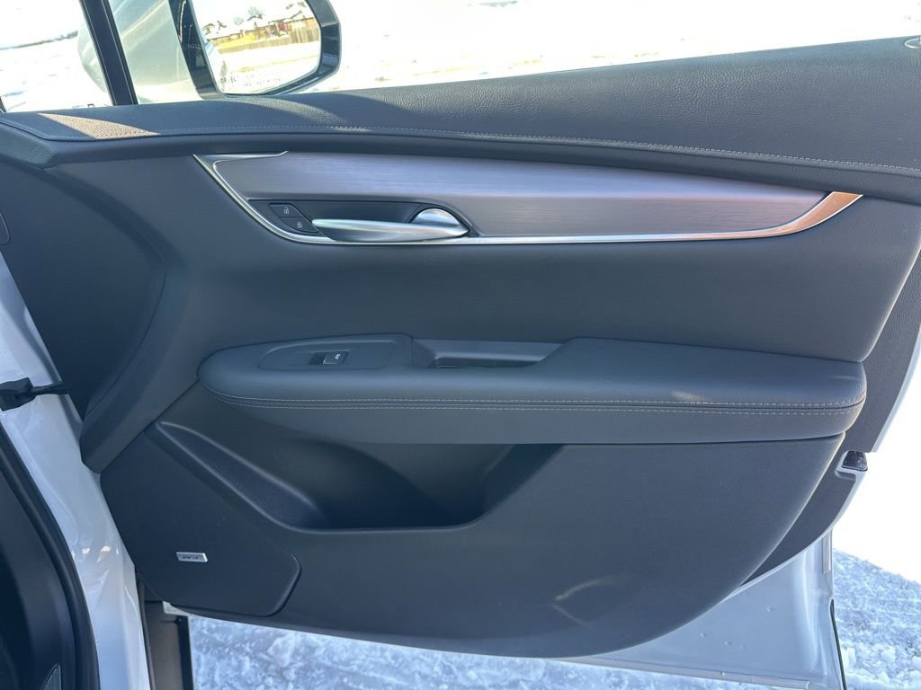Certified 2025 Cadillac XT5 Luxury image 43