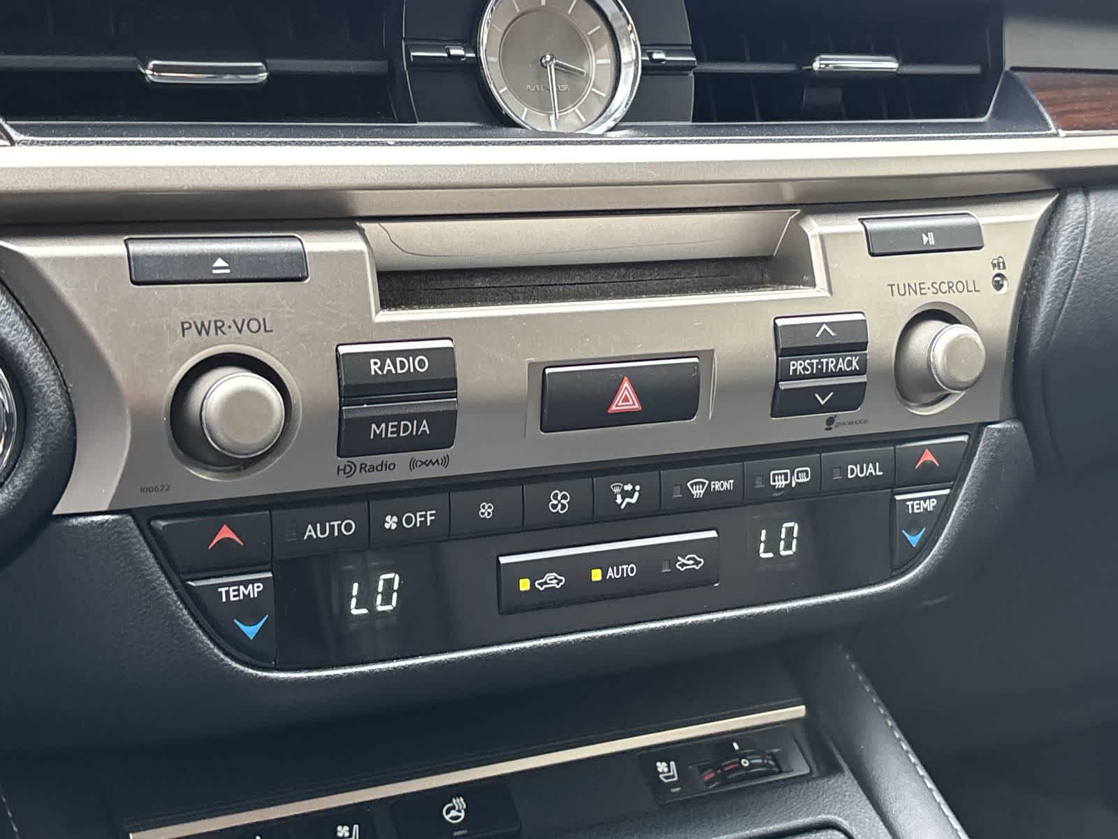Used 2016 Lexus ES 350 w/ Premium Package w/Wood Trim FWD image 19