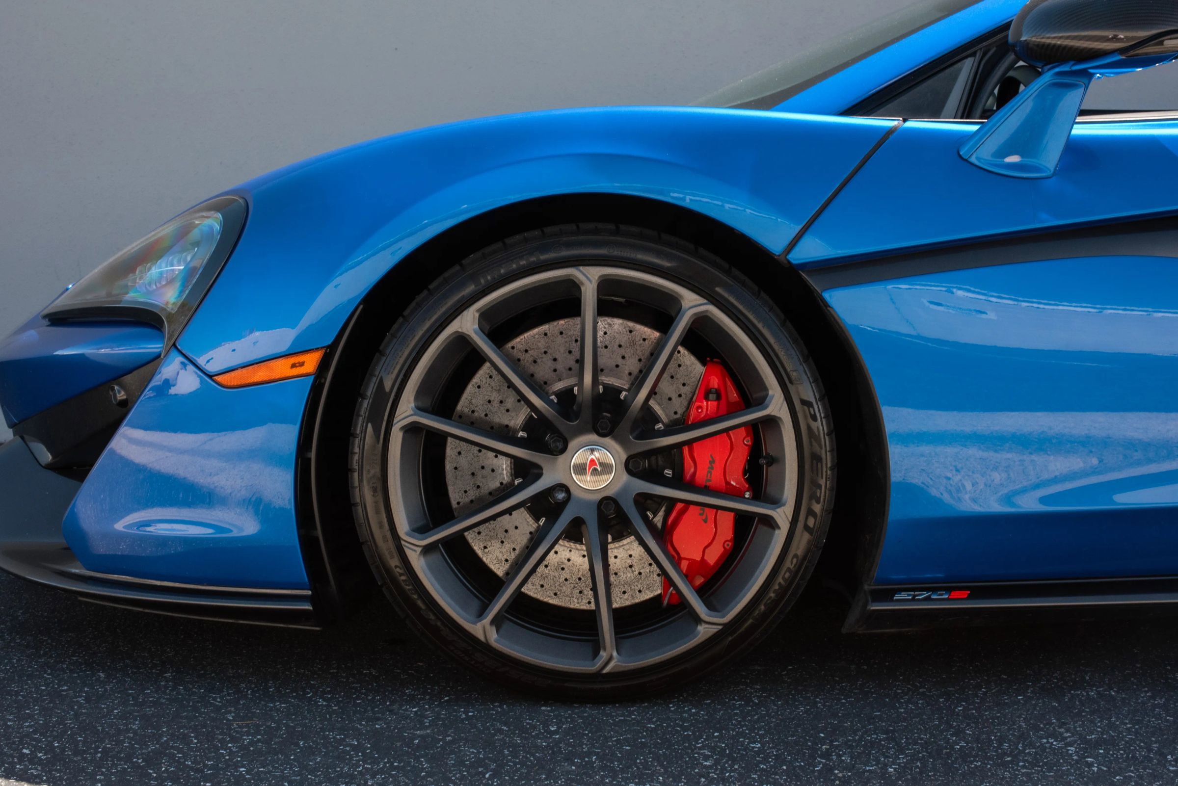 Used 2018 McLaren 570S Spider RWD image 35