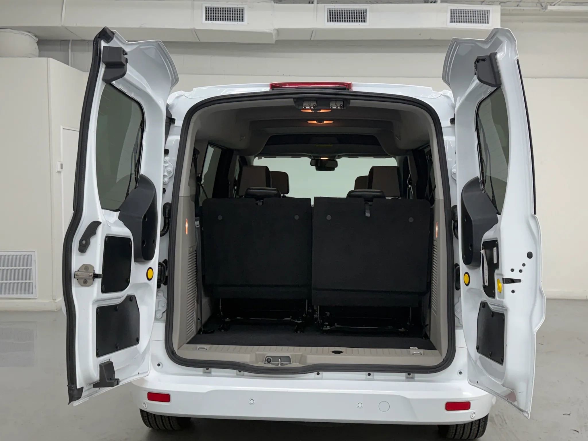 Used 2023 Ford Transit Connect XLT image 35