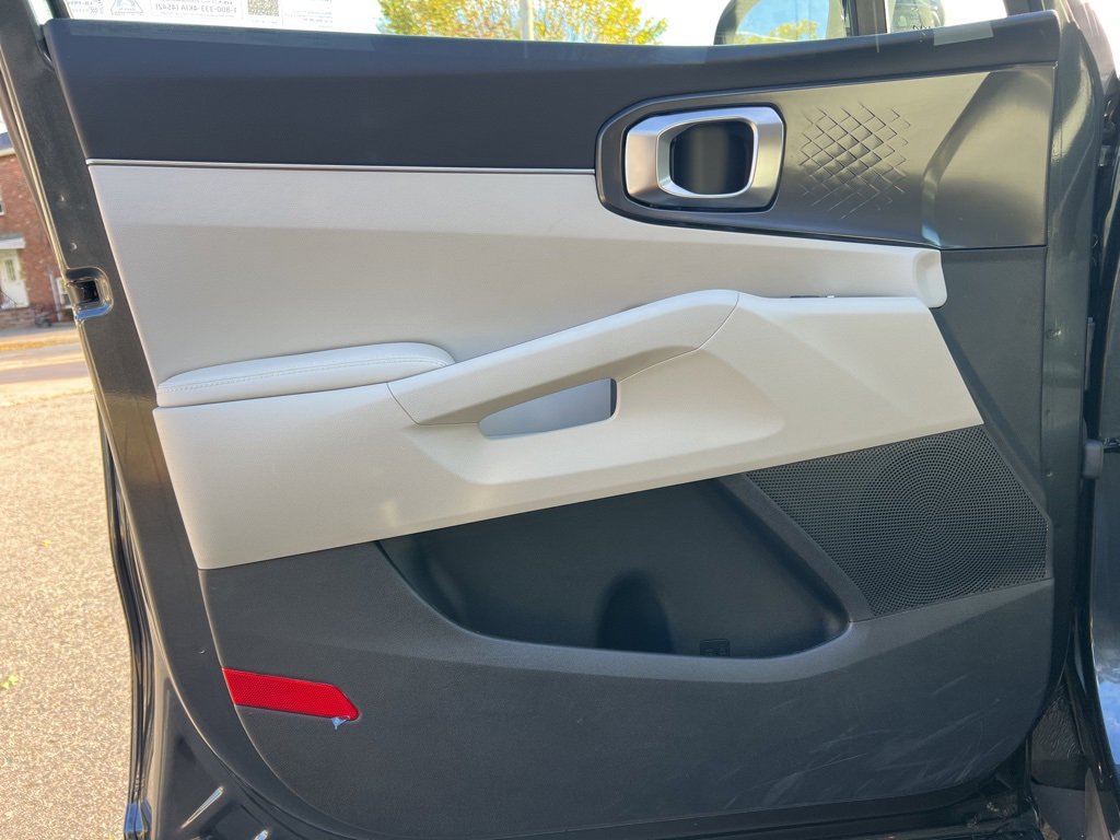 Certified 2025 Kia Sorento S image 10