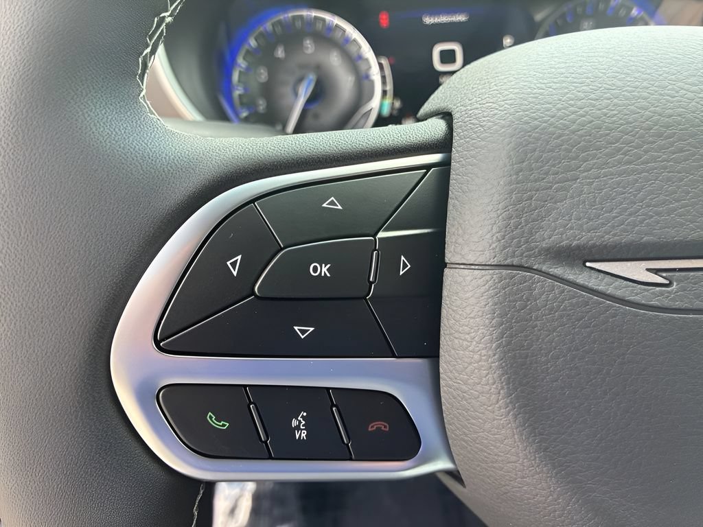 New 2027 Chrysler Pacifica Select AWD/4WD image 19