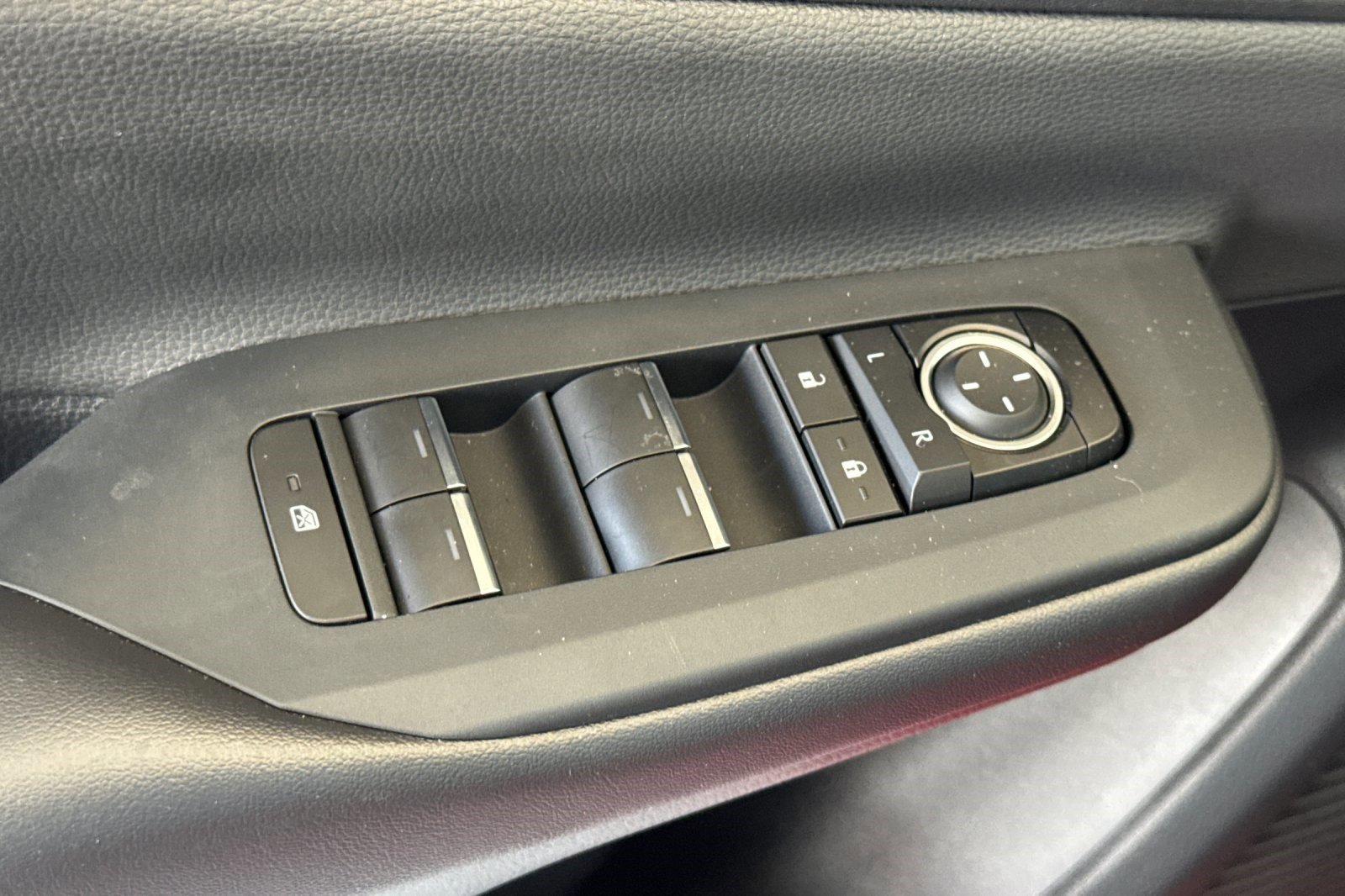 Used 2025 Toyota Prius Plug-In Hybrid w/ Limited Premium Package image 12