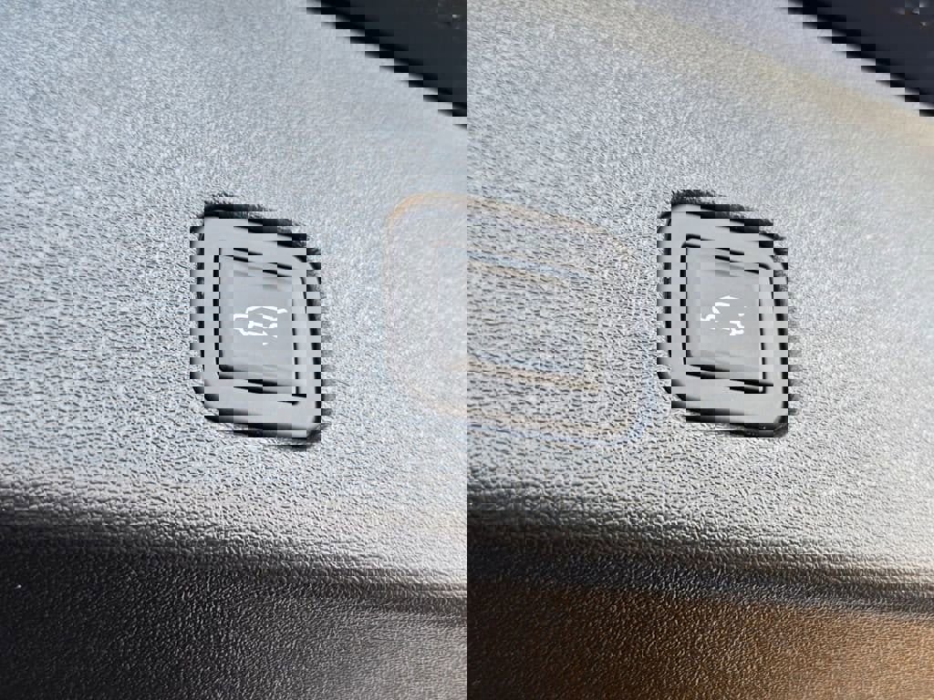 New 2026 Cadillac Optiq Sport 2 w/ LPO, Floor Liner Package image 32