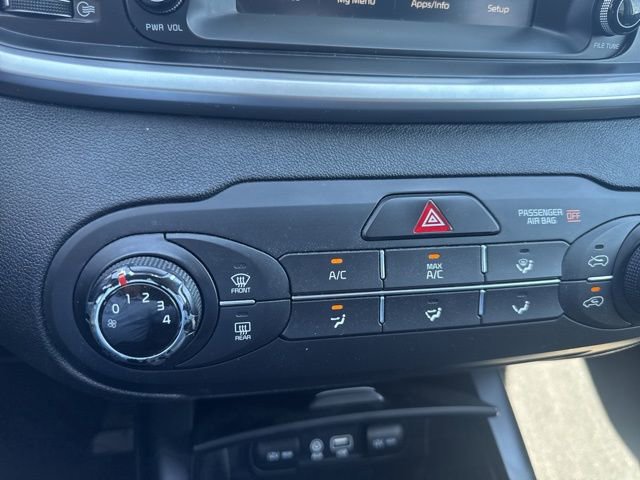 Used 2020 Kia Sorento LX image 13