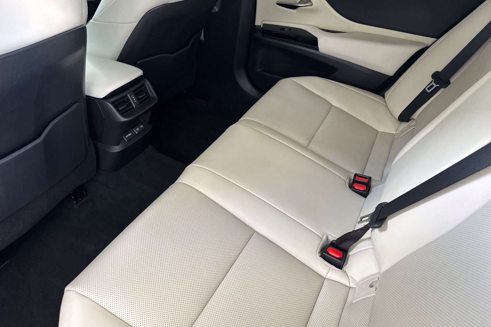 Certified 2024 Lexus ES 300h w/ Premium Package FWD image 15