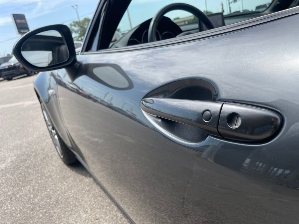 Used 2022 MAZDA MX-5 Miata RF Grand Touring RWD image 15