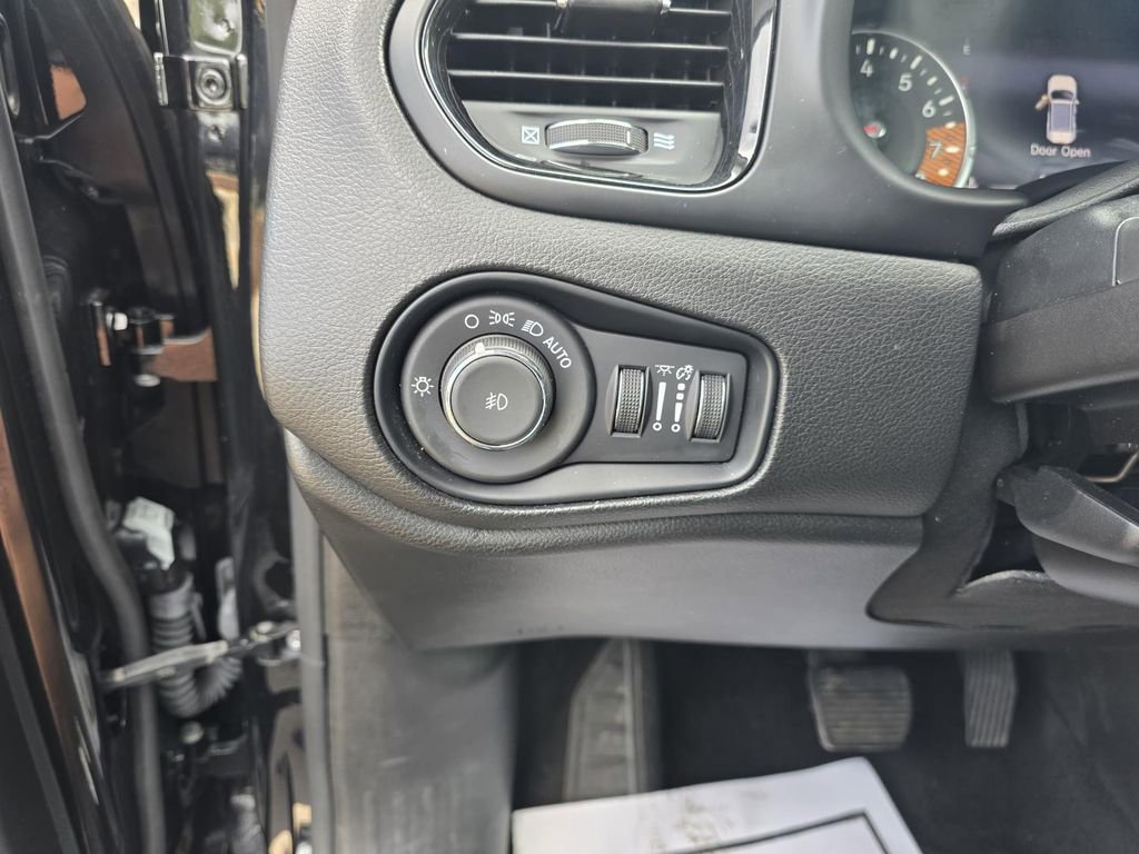 Used 2023 Jeep Renegade Altitude image 13