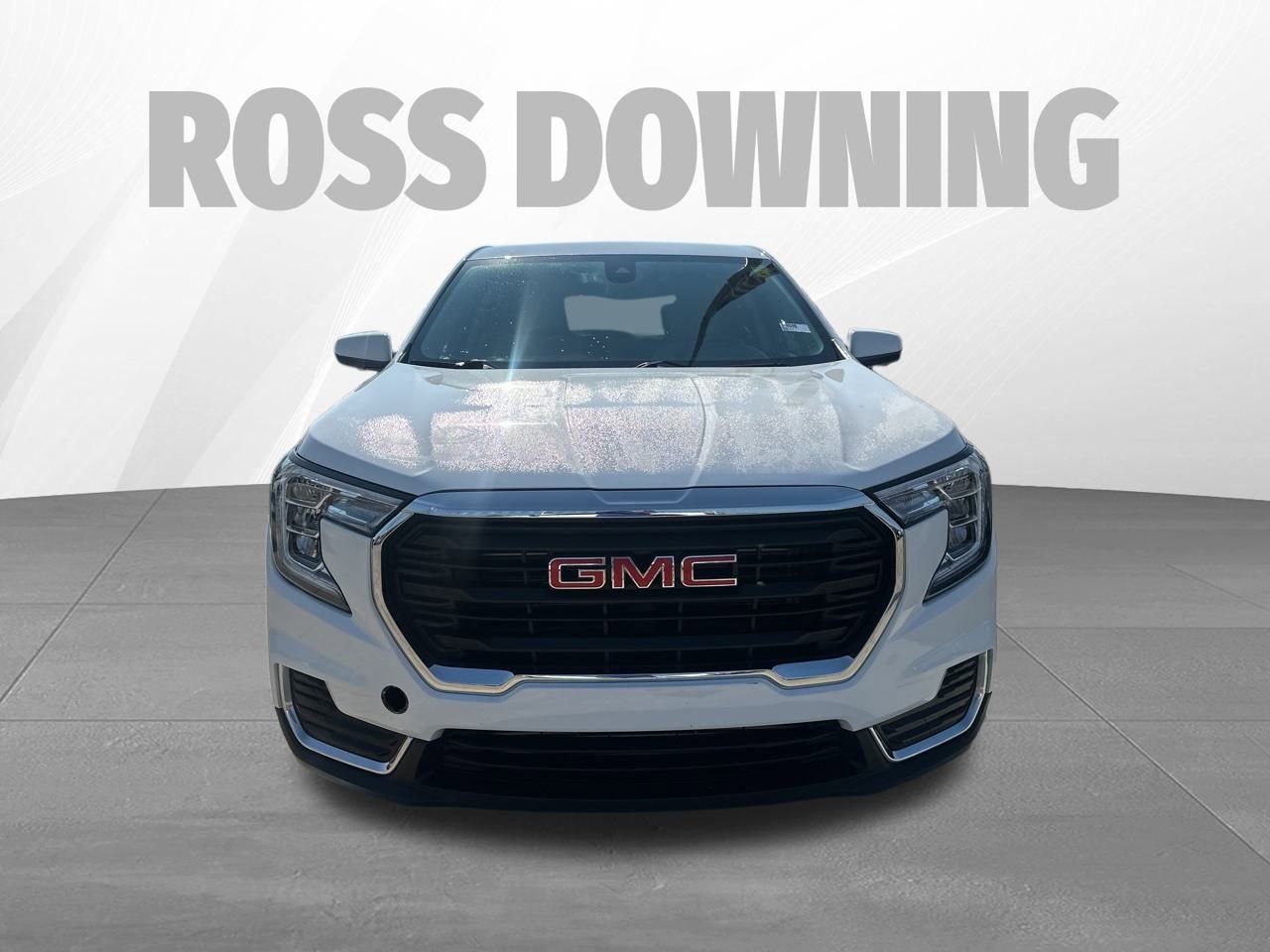 Used 2024 GMC Terrain SLE image 2