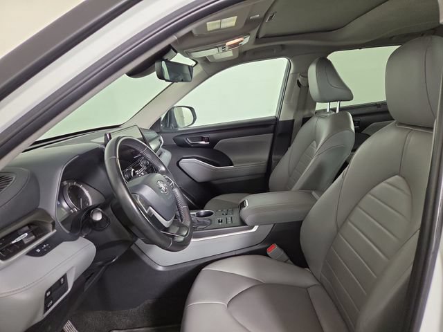 Used 2024 Toyota Highlander XLE AWD/4WD image 13