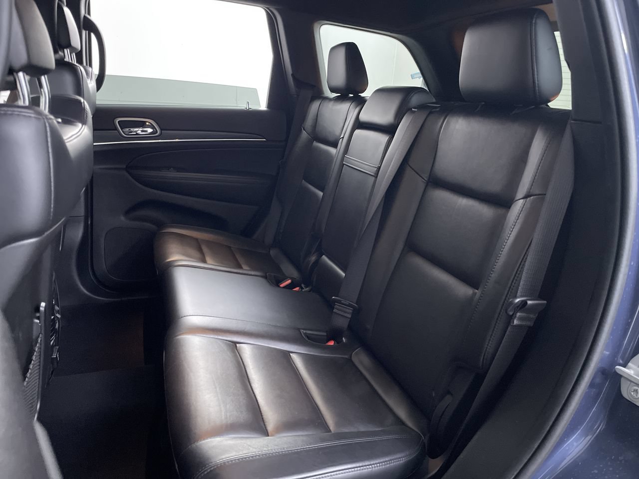 Used 2020 Jeep Grand Cherokee Limited AWD/4WD image 22