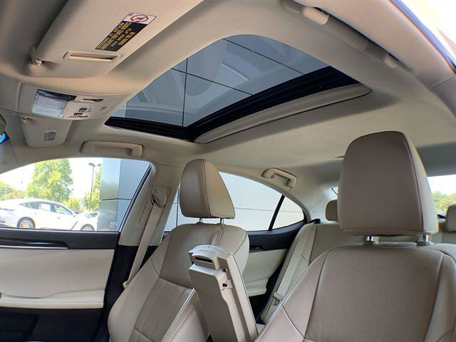 Used 2018 Lexus ES 350 w/ Luxury Package w/Wood Trim FWD image 22