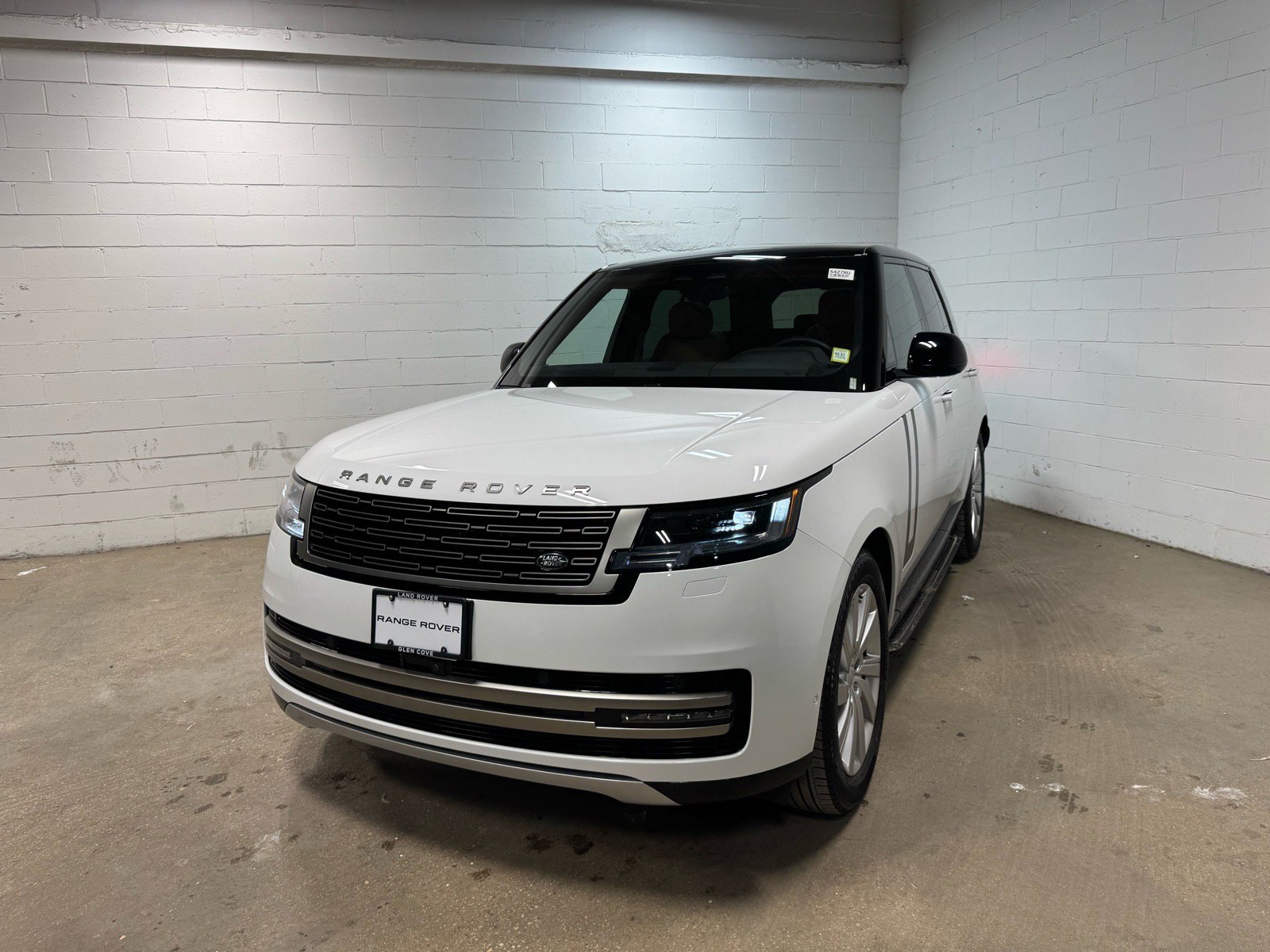 Used 2024 Land Rover Range Rover SE image 2