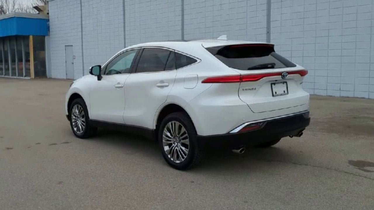 Used 2023 Toyota Venza Limited image 6