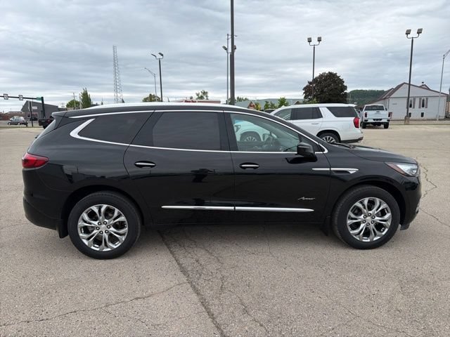 Used 2021 Buick Enclave Avenir w/ Avenir Technology Package FWD image 11