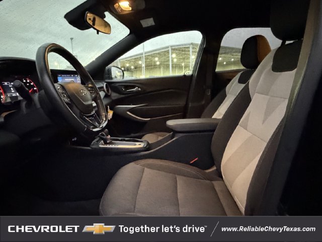 Used 2024 Chevrolet Trax RS w/ Driver Confidence Package FWD image 28