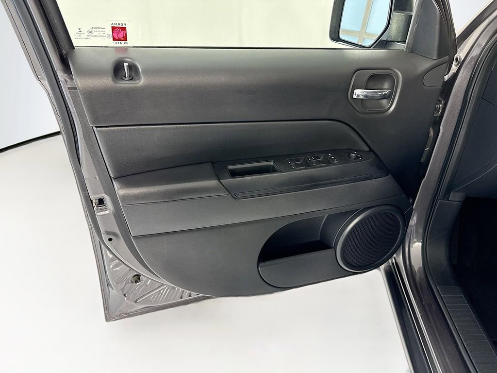 Used 2017 Jeep Patriot Latitude image 23