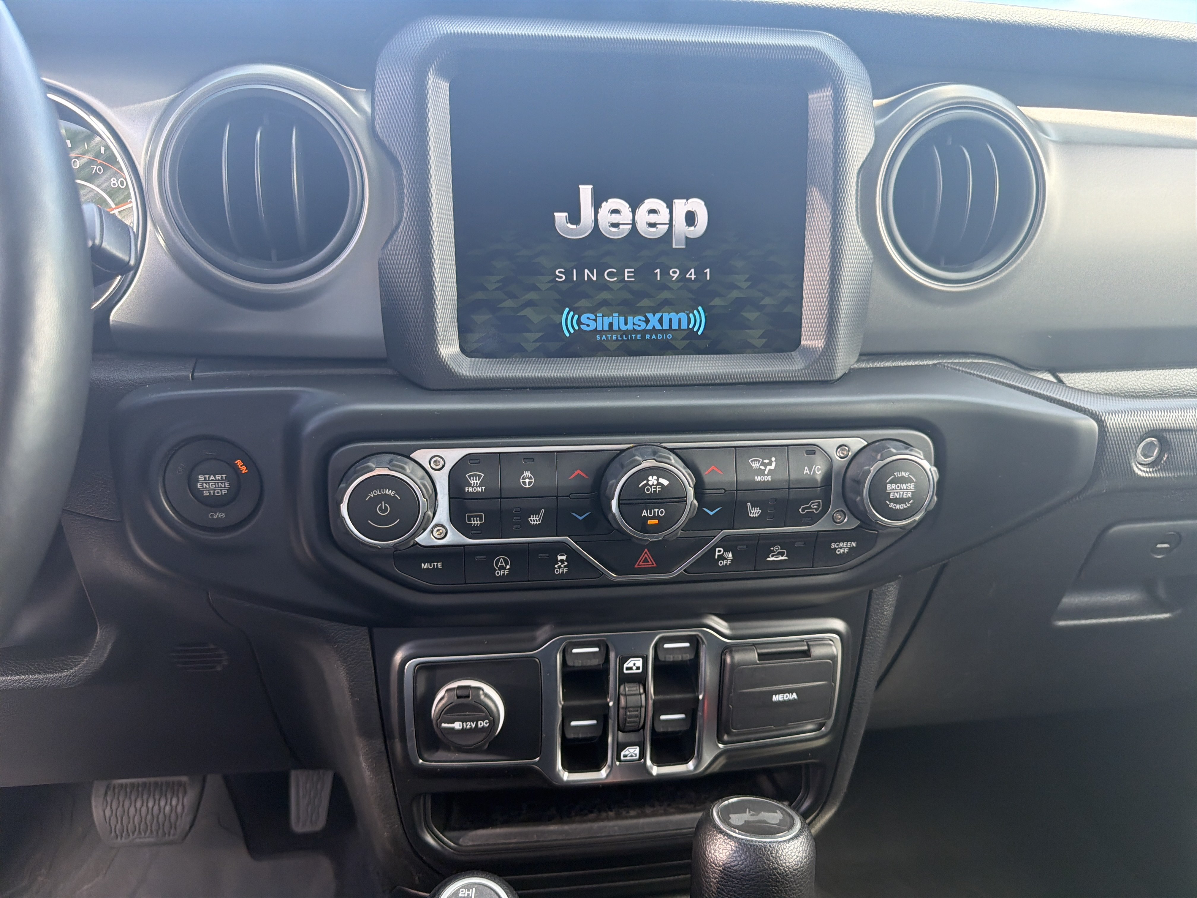 Used 2022 Jeep Wrangler Unlimited Willys AWD/4WD image 16