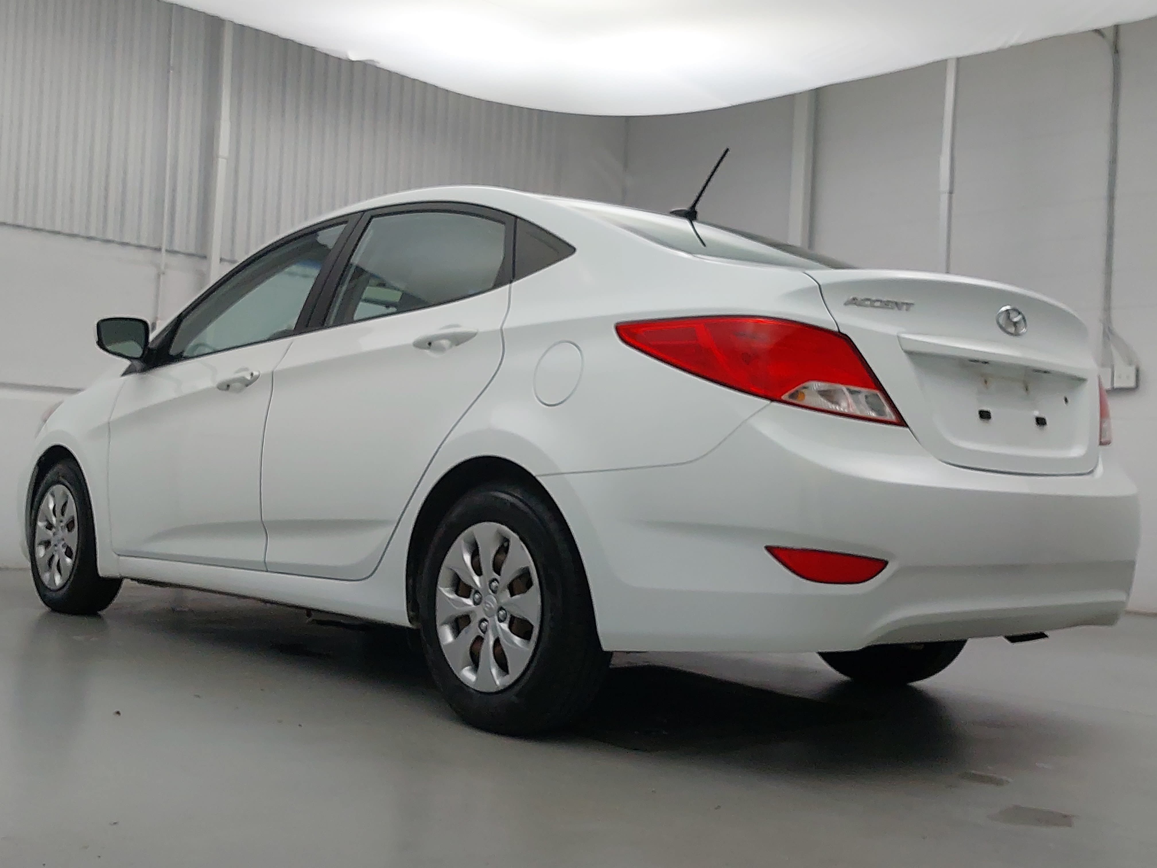 Used 2016 Hyundai Accent SE FWD image 3