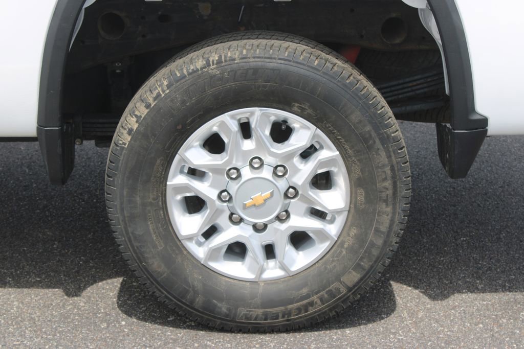 Used 2023 Chevrolet Silverado 2500 LT AWD/4WD image 17