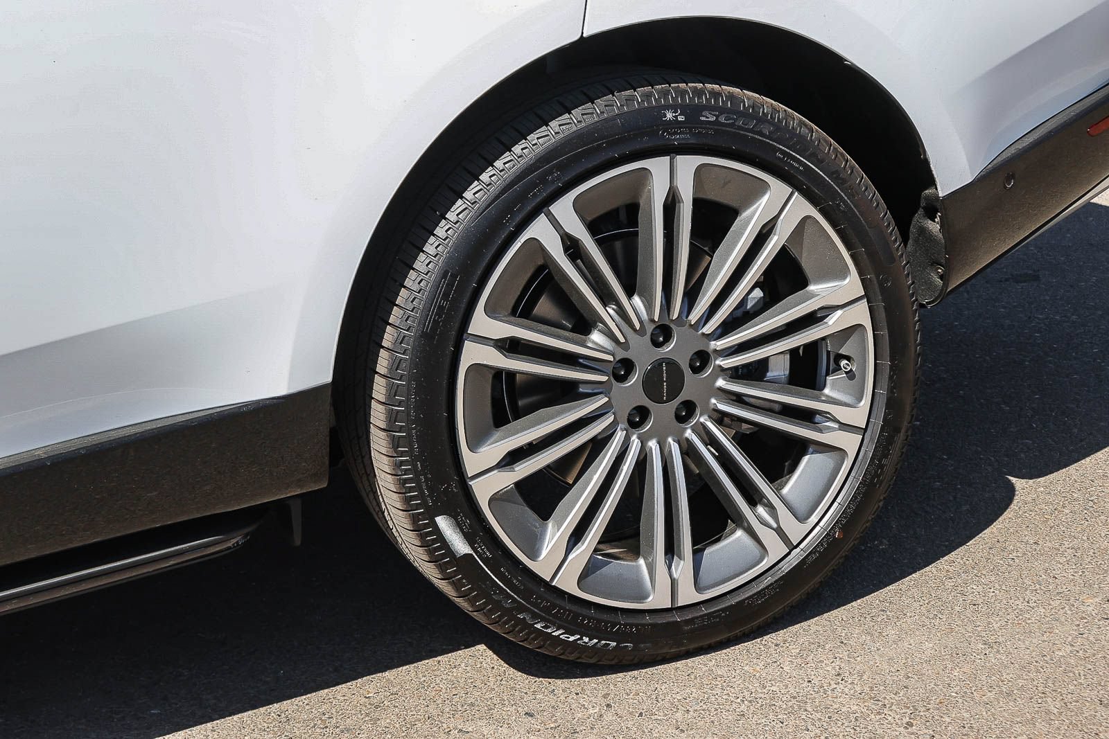 New 2026 Land Rover Range Rover Long Wheelbase SE AWD/4WD image 10