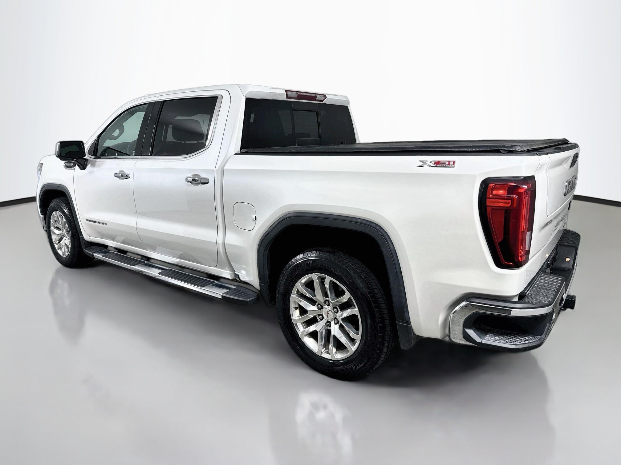 Used 2019 GMC Sierra 1500 SLT w/ SLT Premium Plus Package AWD/4WD image 5