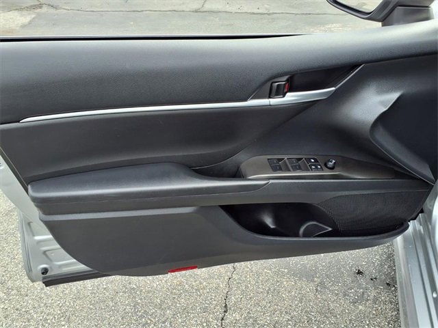 Used 2023 Toyota Camry SE image 11