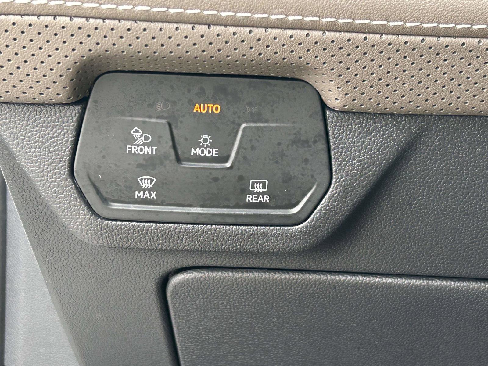 Used 2025 Volkswagen Atlas SEL image 23