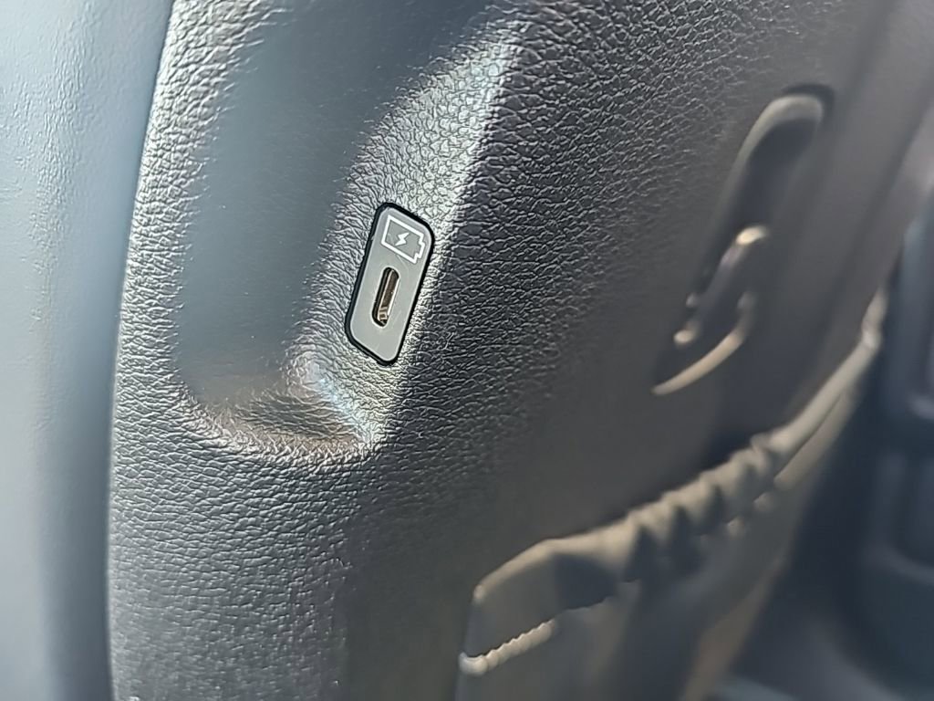 Used 2025 Kia Telluride S image 38