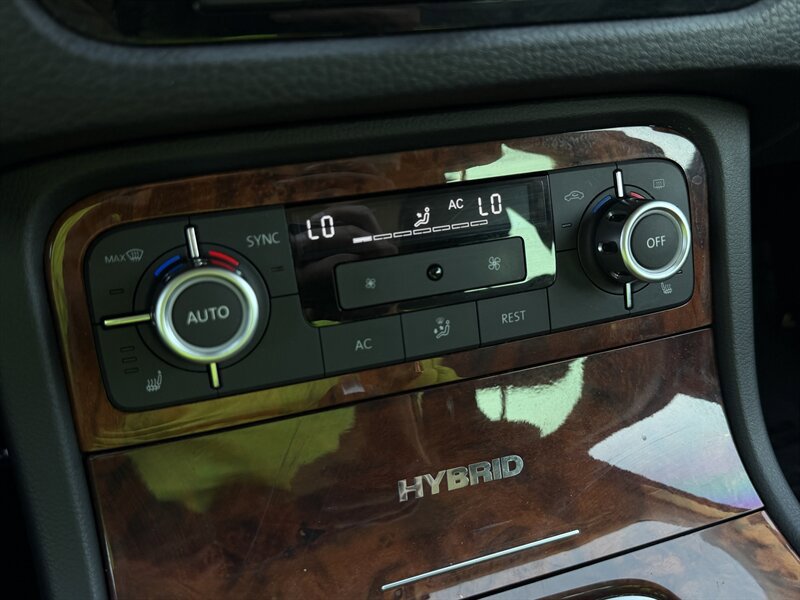 Used 2012 Volkswagen Touareg Hybrid AWD/4WD image 73