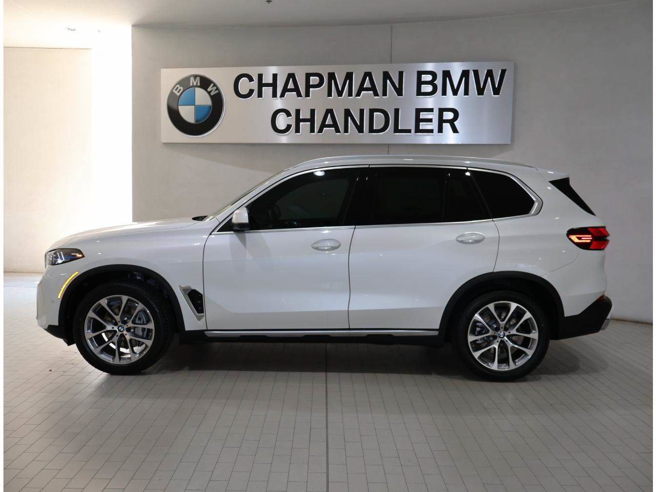 Used 2026 BMW X5 sDrive40i w/ Parking Assistance Package RWD image 3