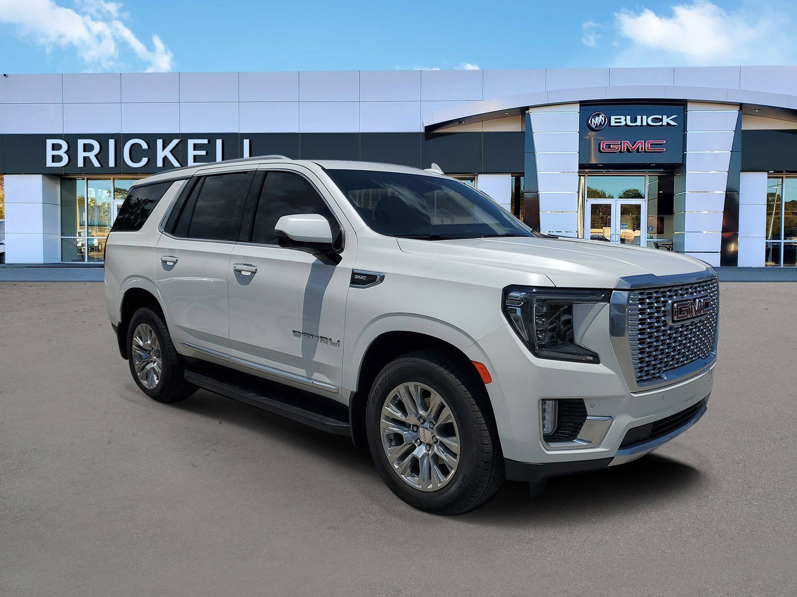 Used 2023 GMC Yukon Denali AWD/4WD image 2