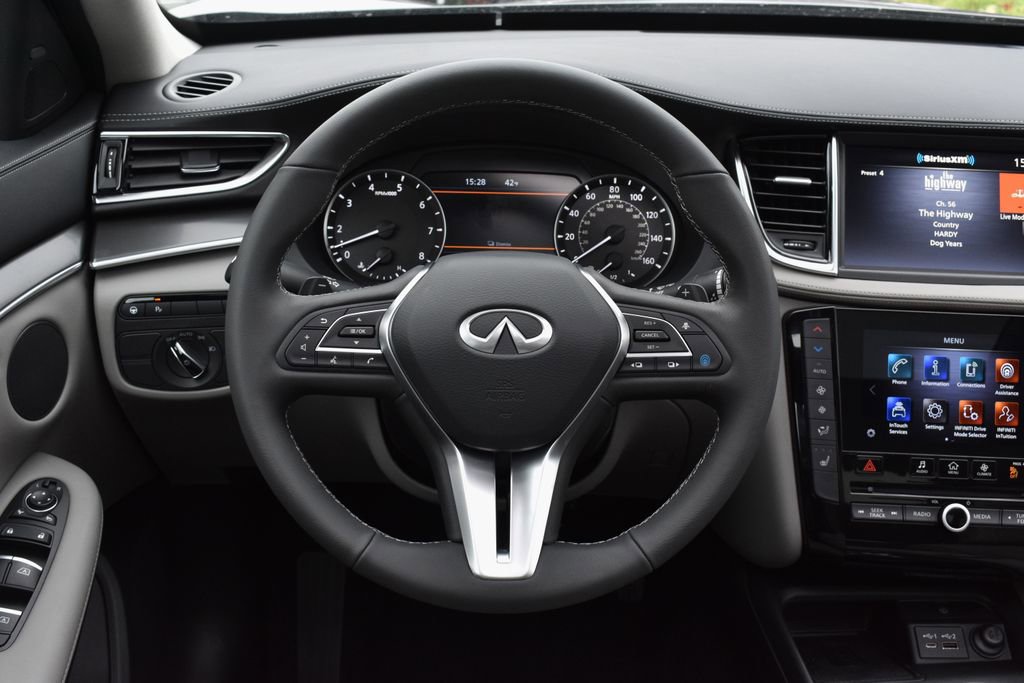 New 2025 INFINITI QX50 Luxe image 19
