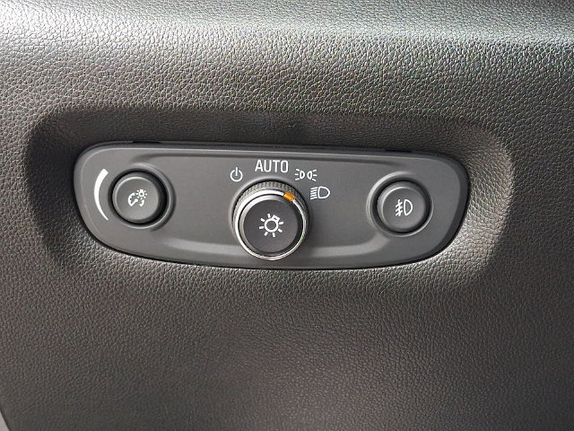 Used 2018 Chevrolet Traverse Premier w/ Redline Edition AWD/4WD image 12