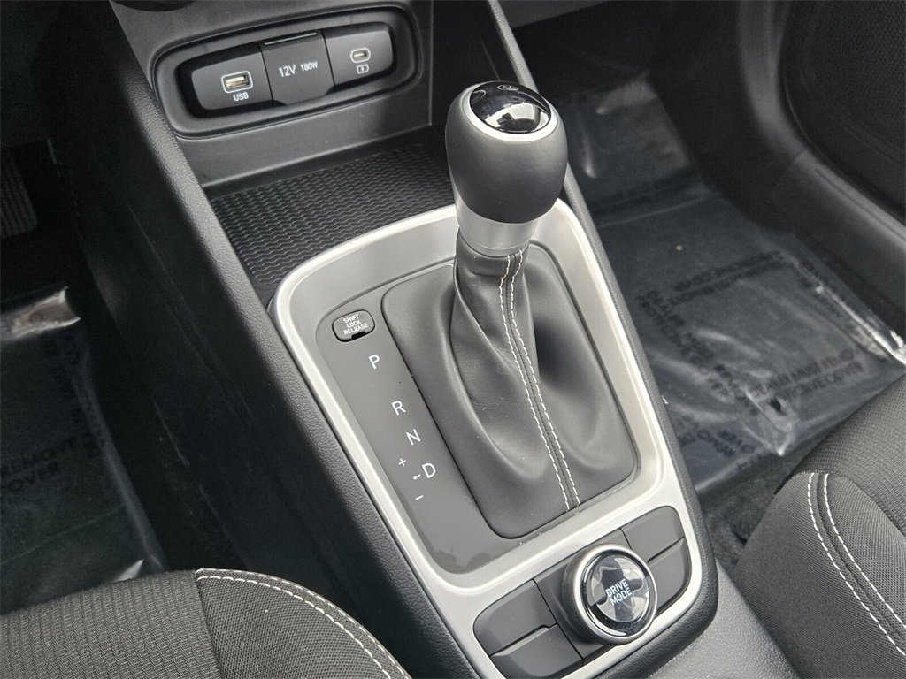 Certified 2025 Hyundai Venue SEL image 19