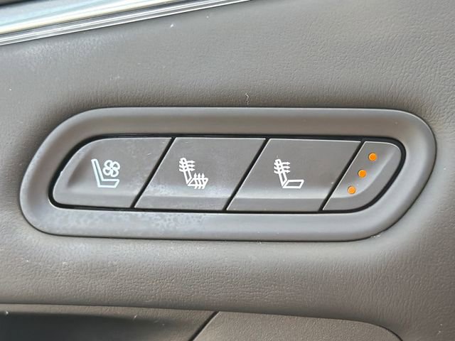 Used 2024 Cadillac Escalade Sport Platinum w/ LPO, ONYX Package image 32