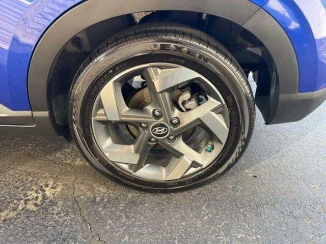 Used 2025 Hyundai Venue SEL image 13