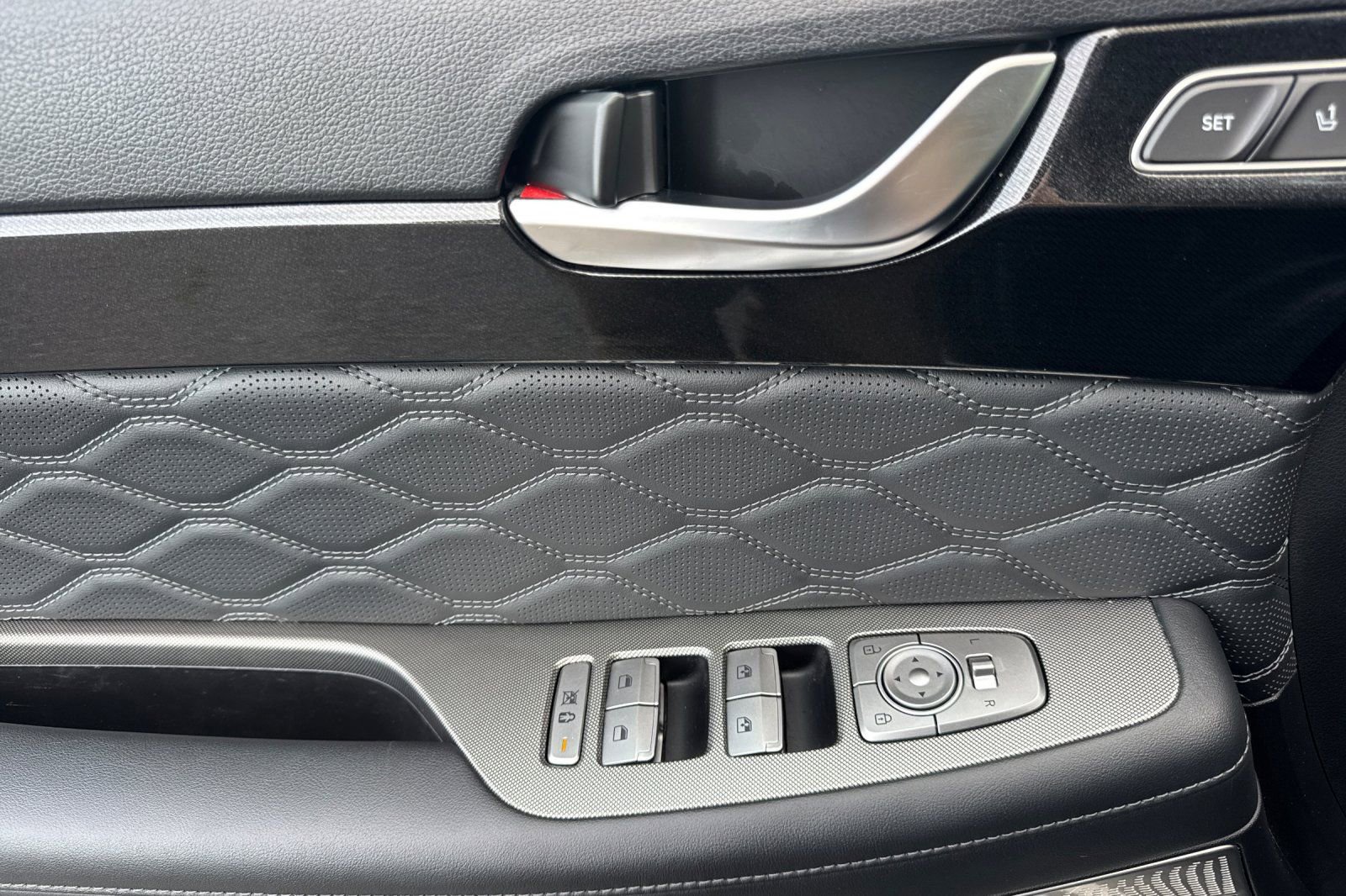 Used 2022 Hyundai Palisade Calligraphy w/ Winter Package image 11