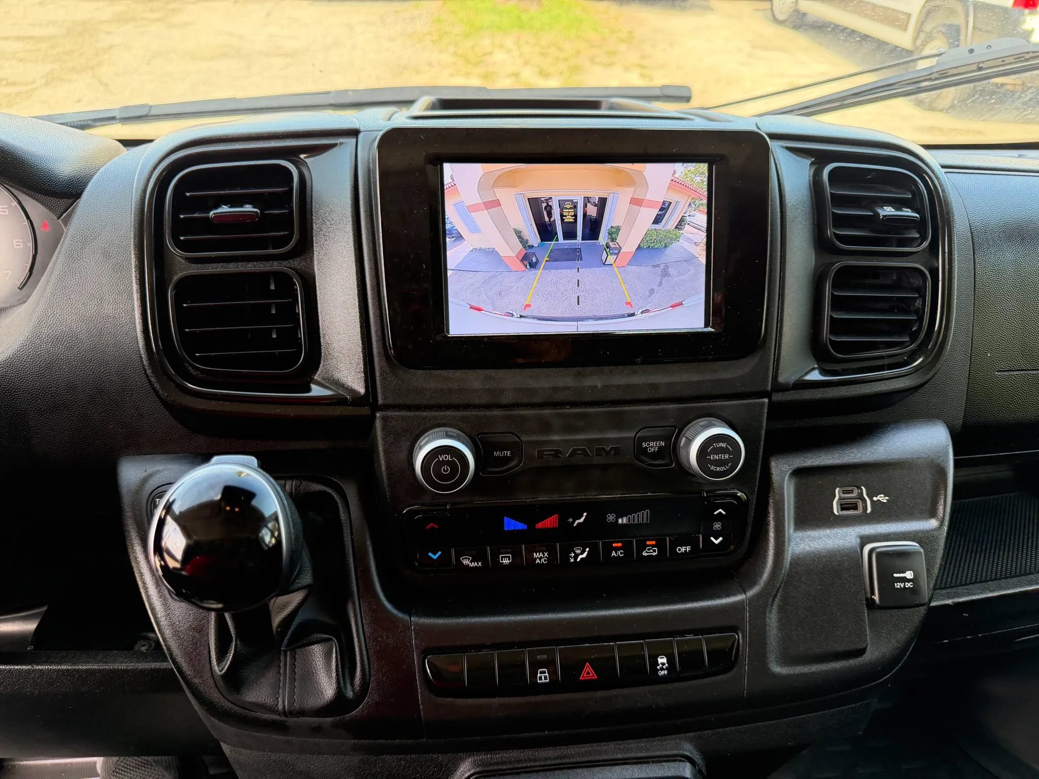 Used 2025 RAM ProMaster 2500 w/ Convenience Group FWD image 14