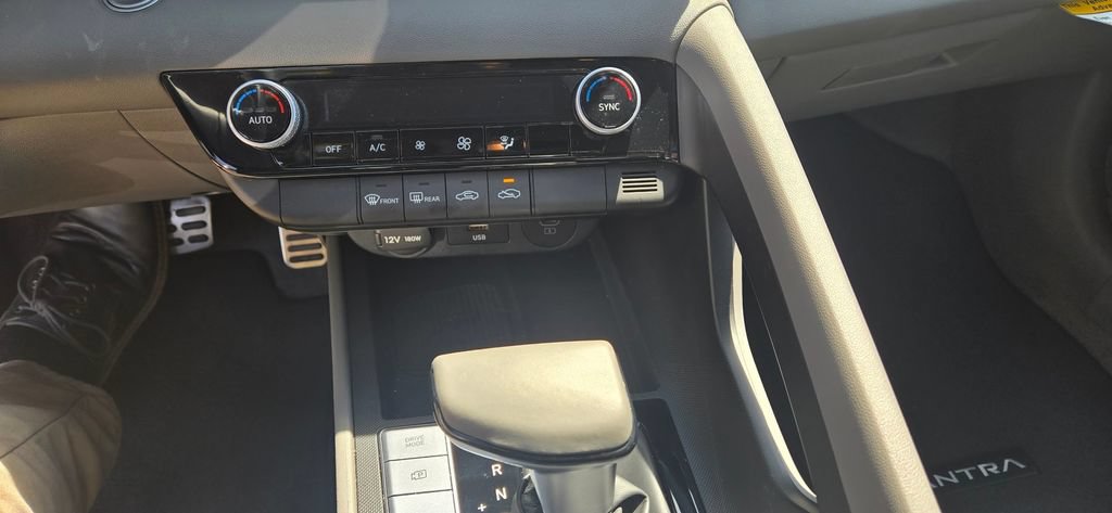 Used 2026 Hyundai Elantra Sport FWD image 12