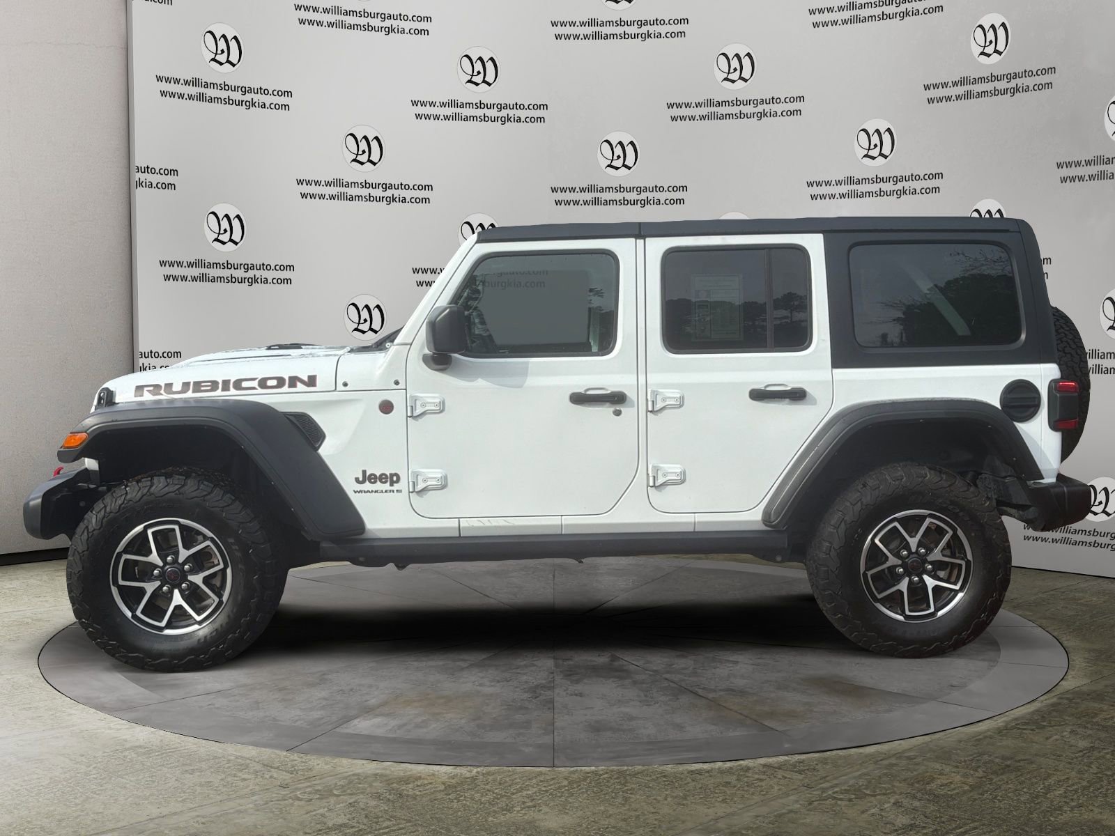 Used 2024 Jeep Wrangler Unlimited Rubicon image 2
